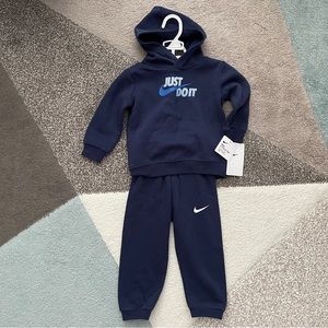 Nike boys 2 piece set